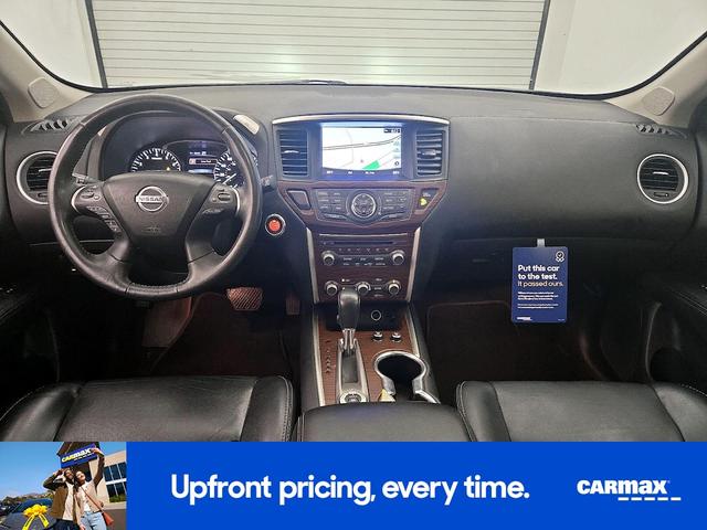 Photo of 2017 Gray Nissan Pathfinder