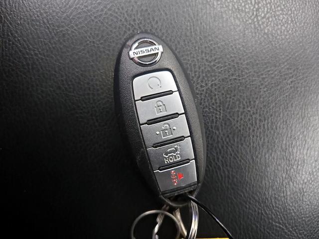 Photo of 2017 Gray Nissan Pathfinder