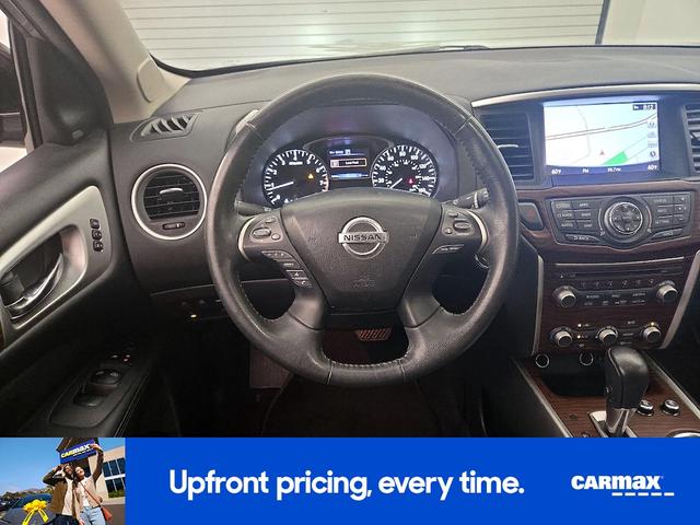 Photo of 2017 Gray Nissan Pathfinder