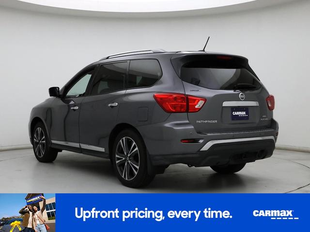 Photo of 2017 Gray Nissan Pathfinder