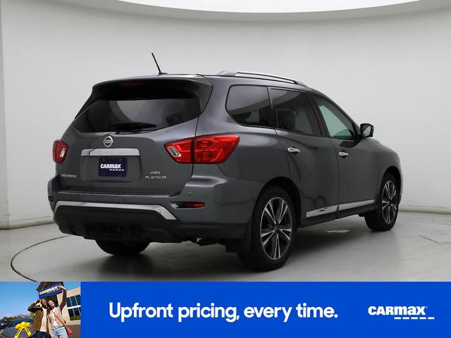 Photo of 2017 Gray Nissan Pathfinder