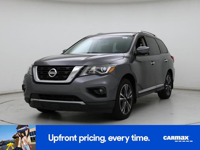 Photo of 2017 Gray Nissan Pathfinder