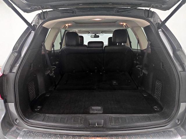 Photo of 2017 Gray Nissan Pathfinder