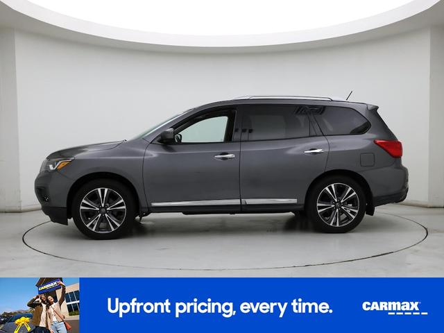 Photo of 2017 Gray Nissan Pathfinder