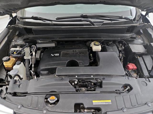 Photo of 2017 Gray Nissan Pathfinder