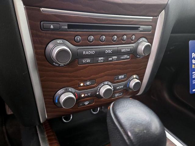 Photo of 2017 Gray Nissan Pathfinder