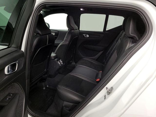 Photo of 2020 White Volvo XC40