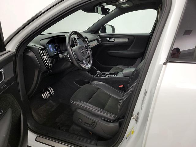 Photo of 2020 White Volvo XC40