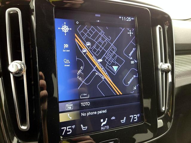 Photo of 2020 White Volvo XC40