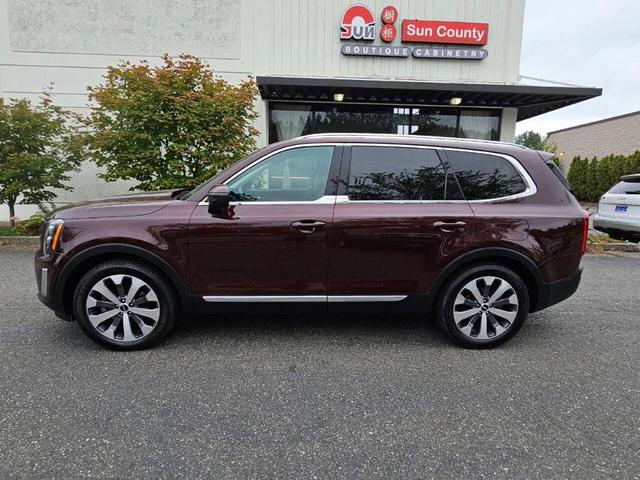 Photo of 2022 Maroon Kia Telluride