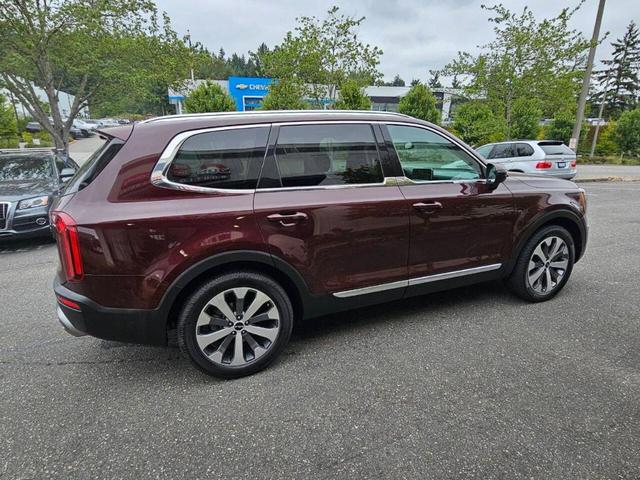 Photo of 2022 Maroon Kia Telluride