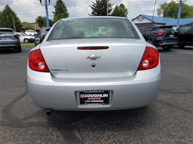 Photo of 2010 Silver Ice Metallic Chevrolet Cobalt