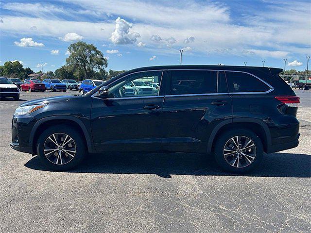 Photo of 2018 Midnight Black Metallic Toyota Highlander