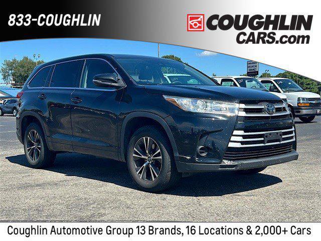 Photo of 2018 Midnight Black Metallic Toyota Highlander