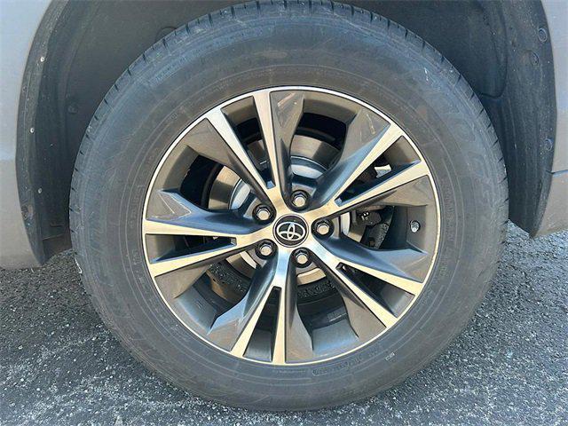 Photo of 2018 Midnight Black Metallic Toyota Highlander