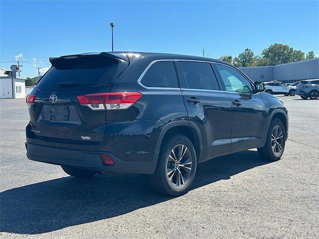 Photo of 2018 Midnight Black Metallic Toyota Highlander