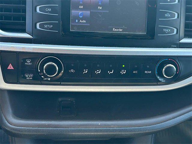 Photo of 2018 Midnight Black Metallic Toyota Highlander