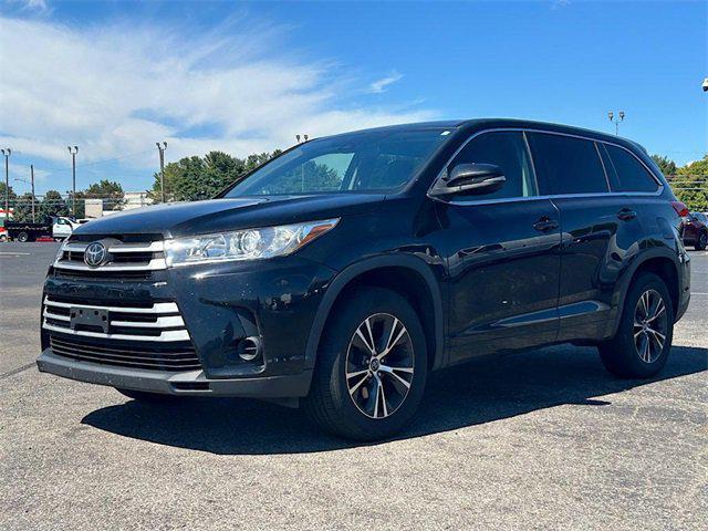 Photo of 2018 Midnight Black Metallic Toyota Highlander