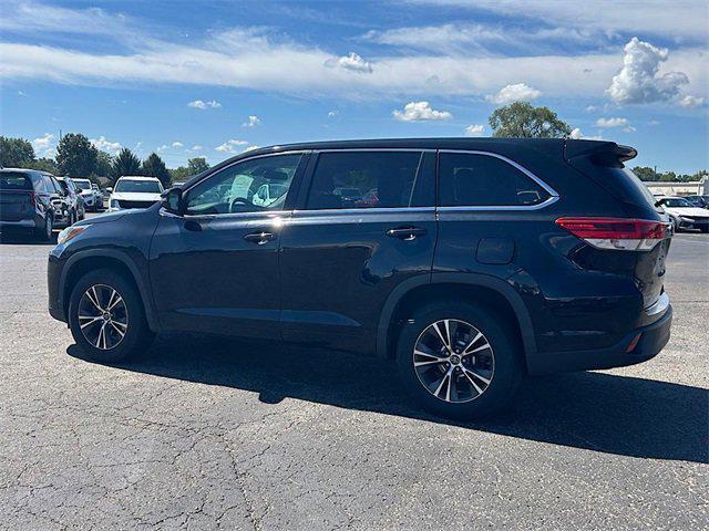 Photo of 2018 Midnight Black Metallic Toyota Highlander