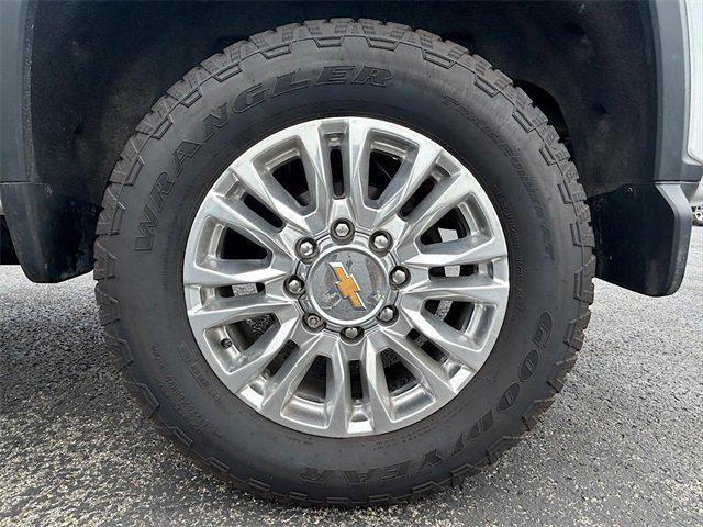 Photo of 2022 Pearl Chevrolet Silverado 2500
