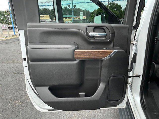 Photo of 2022 Pearl Chevrolet Silverado 2500