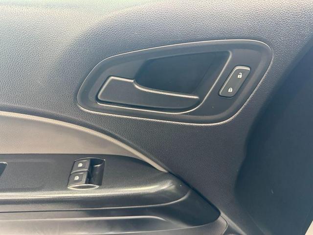 Photo of 2018 Summit White Chevrolet Colorado