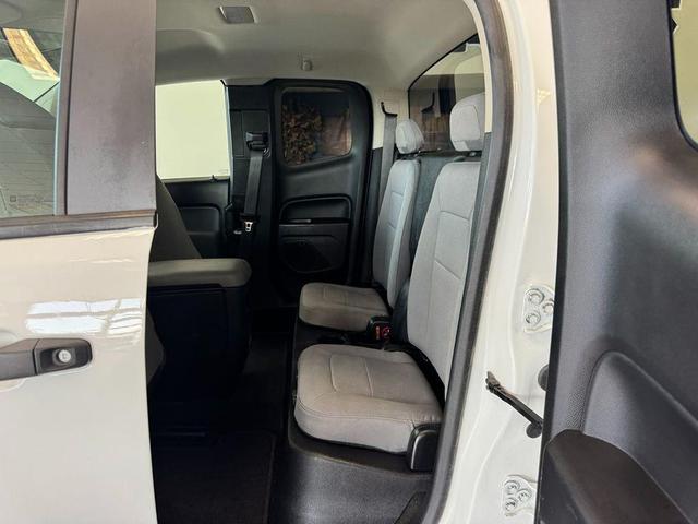 Photo of 2018 Summit White Chevrolet Colorado