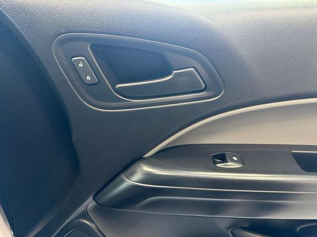 Photo of 2018 Summit White Chevrolet Colorado