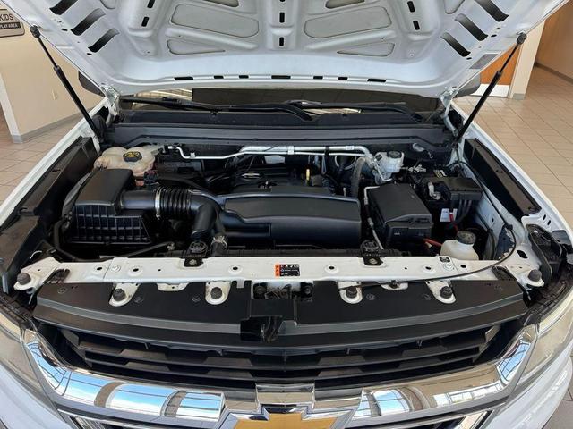 Photo of 2018 Summit White Chevrolet Colorado