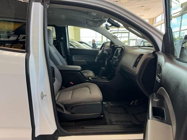 Photo of 2018 Summit White Chevrolet Colorado