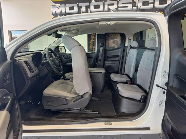 Photo of 2018 Summit White Chevrolet Colorado