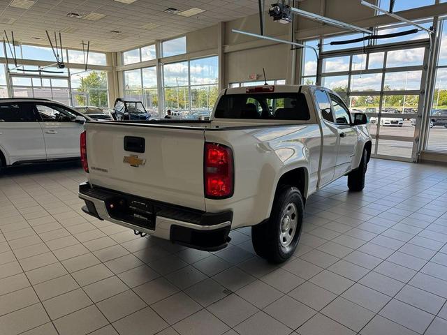 Photo of 2018 Summit White Chevrolet Colorado