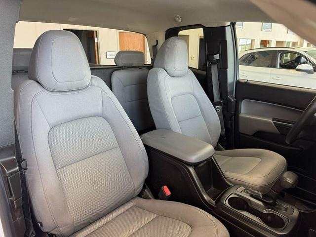 Photo of 2018 Summit White Chevrolet Colorado