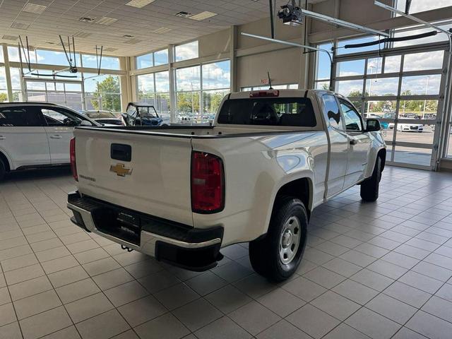 Photo of 2018 Summit White Chevrolet Colorado