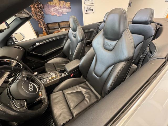 Photo of 2014 Ibis White/Black Roof Audi S5