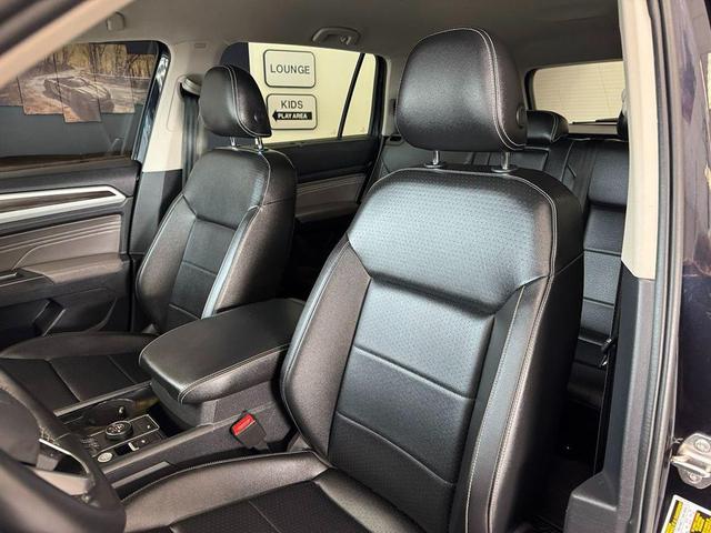 Photo of 2022 Deep Black Pearl Volkswagen Atlas