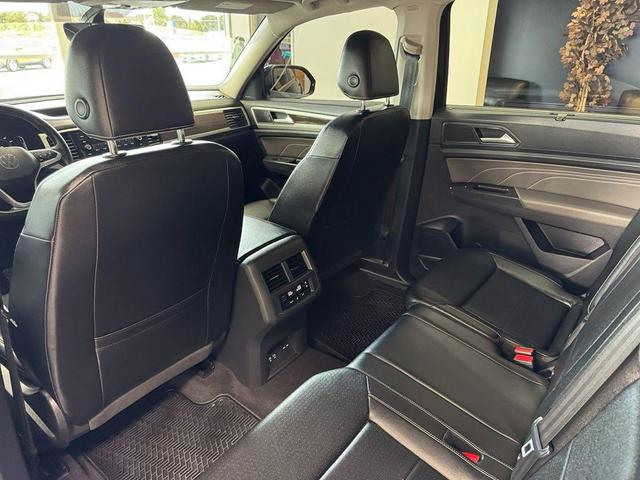 Photo of 2022 Deep Black Pearl Volkswagen Atlas