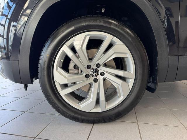 Photo of 2022 Deep Black Pearl Volkswagen Atlas