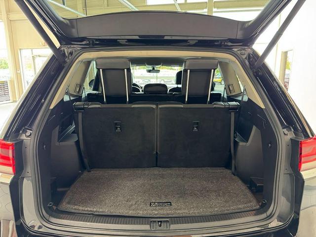 Photo of 2022 Deep Black Pearl Volkswagen Atlas