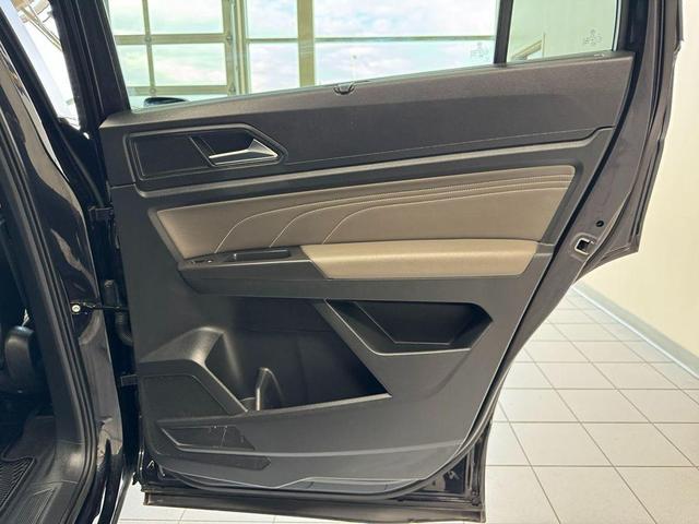 Photo of 2022 Deep Black Pearl Volkswagen Atlas