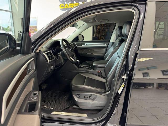 Photo of 2022 Deep Black Pearl Volkswagen Atlas