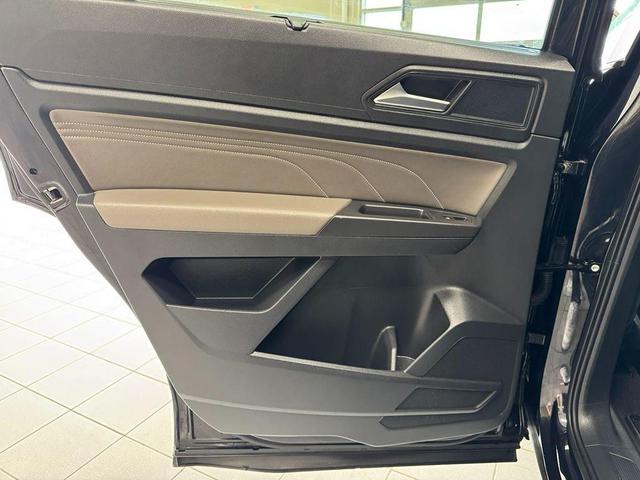 Photo of 2022 Deep Black Pearl Volkswagen Atlas