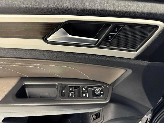 Photo of 2022 Deep Black Pearl Volkswagen Atlas