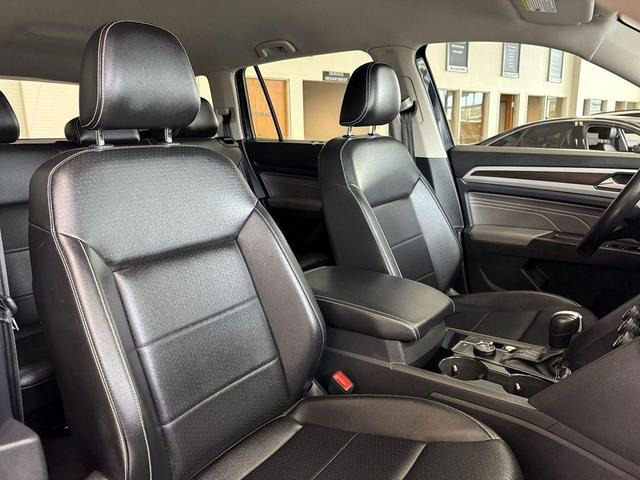 Photo of 2022 Deep Black Pearl Volkswagen Atlas