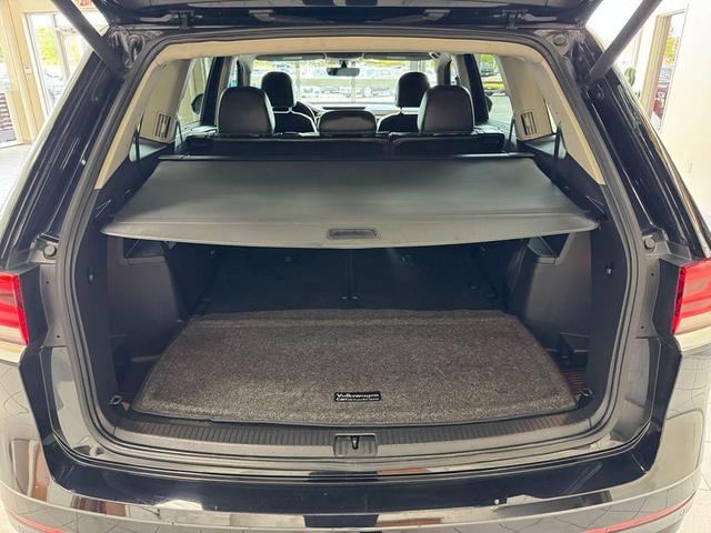 Photo of 2022 Deep Black Pearl Volkswagen Atlas