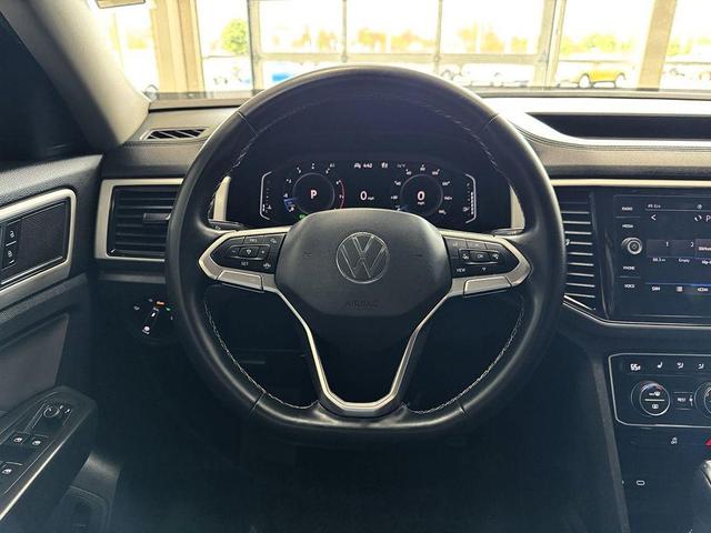 Photo of 2022 Deep Black Pearl Volkswagen Atlas