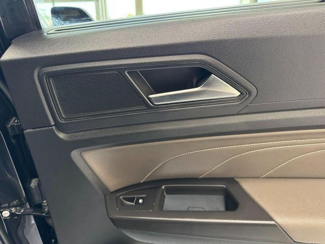 Photo of 2022 Deep Black Pearl Volkswagen Atlas