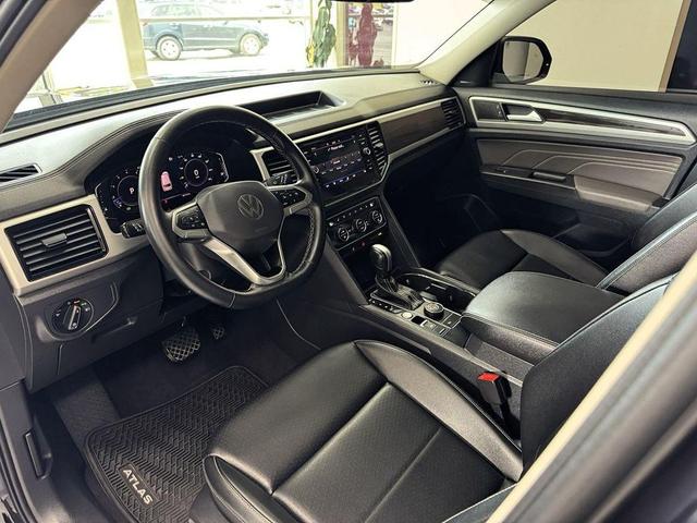 Photo of 2022 Deep Black Pearl Volkswagen Atlas