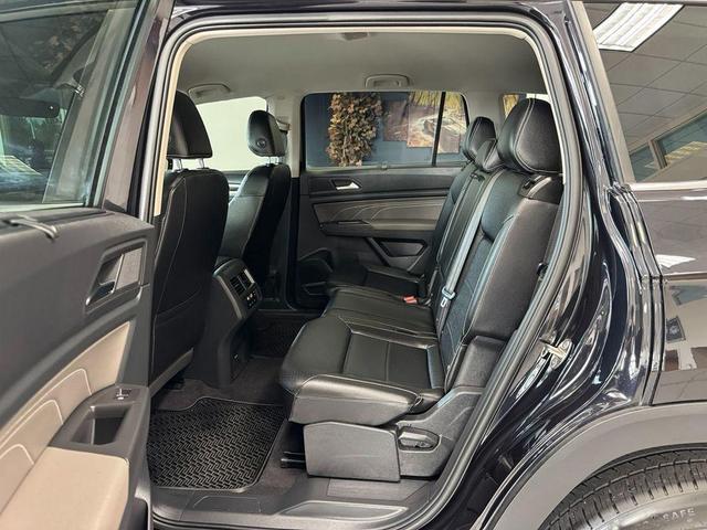 Photo of 2022 Deep Black Pearl Volkswagen Atlas