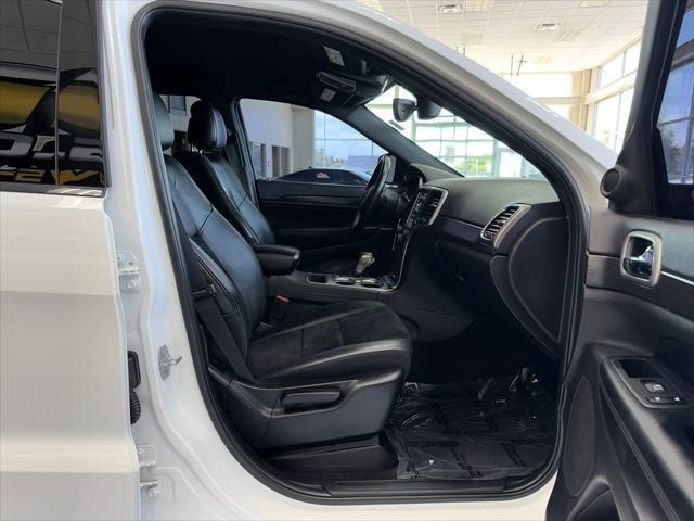 Photo of 2018 Bright White Clearcoat Jeep Grand Cherokee